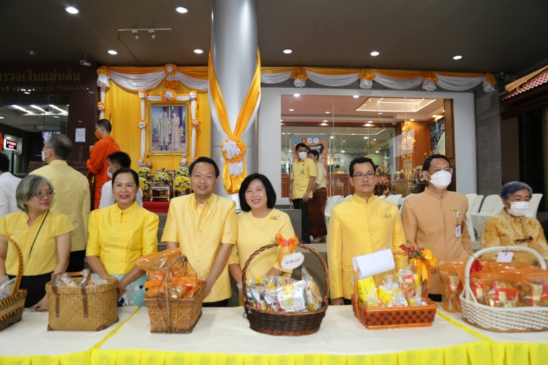 ทำบุญตักบาตร