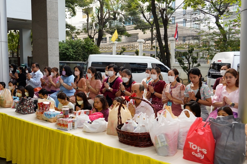 พิธีเจริญพระพุทธมนต์และทำบุญตักบาตร คณะสงฆ์ จำนวน 9 รูป