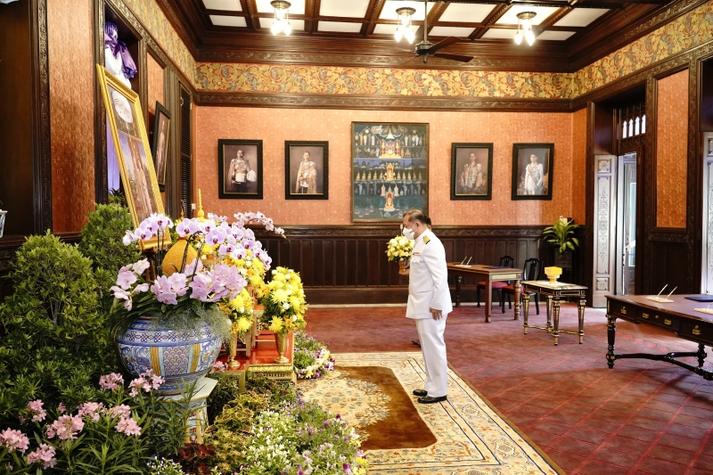 ลงนามถวายพระพรพระบาทสมเด็จพระเจ้าอยู่หัว และสมเด็จพระนางเจ้าฯ พระบรมราชินี เนื่องในโอกาสวันขึ้นปีใหม่ พุทธศักราช 2565