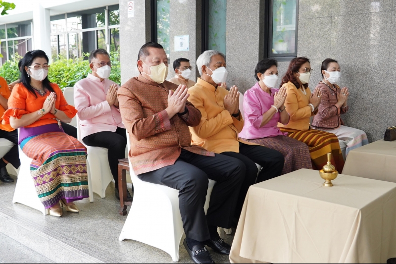 พิธีทำบุญตักบาตรข้าวสารอาหารแห้ง