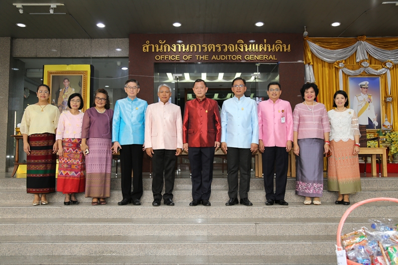 พิธีทำบุญตักบาตรข้าวสารอาหารแห้ง เดือนกุมภาพันธ์