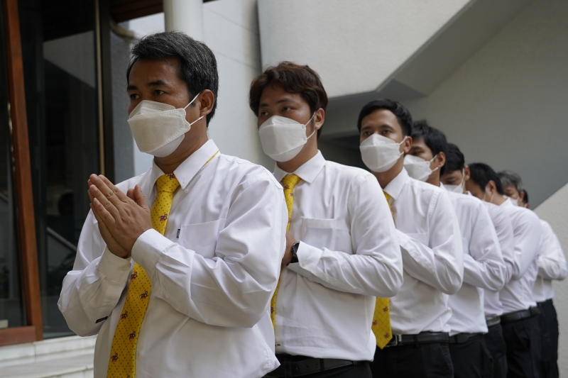 พิธีสวดพระพุทธมนต์และทำบุญตักบาตร