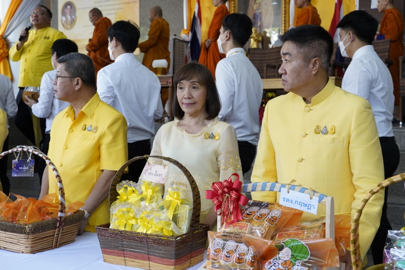 พิธีสวดพระพุทธมนต์และทำบุญตักบาตร