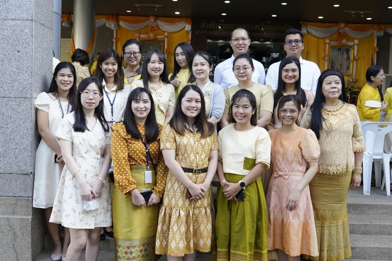 พิธีสวดพระพุทธมนต์และทำบุญตักบาตร
