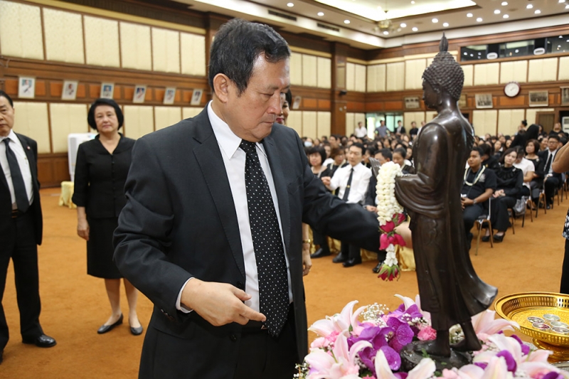 พิธีสรงน้ำพระและรดน้ำขอพร