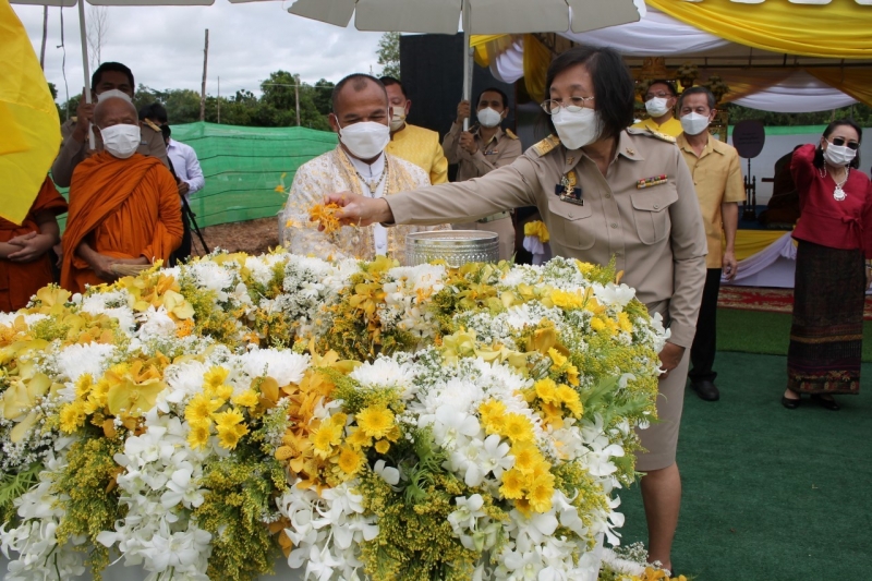 พิธีวางศิลาฤกษ์อาคารที่ทำการสำนักตรวจเงินแผ่นดินจังหวัดสุรินทร์ พร้อมอาคารชุดพักอาศัยและสิ่งก่อสร้างประกอบ
