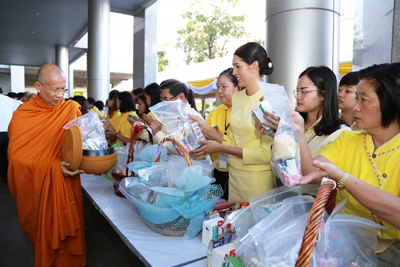 พิธีทำบุญตักบาตรข้าวสารอาหารแห้ง เดือนพฤษภาคม 2562