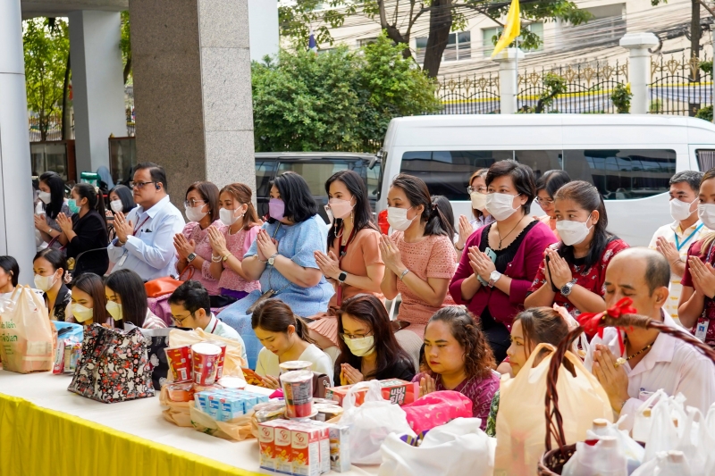 พิธีเจริญพระพุทธมนต์และทำบุญตักบาตร คณะสงฆ์ จำนวน 9 รูป