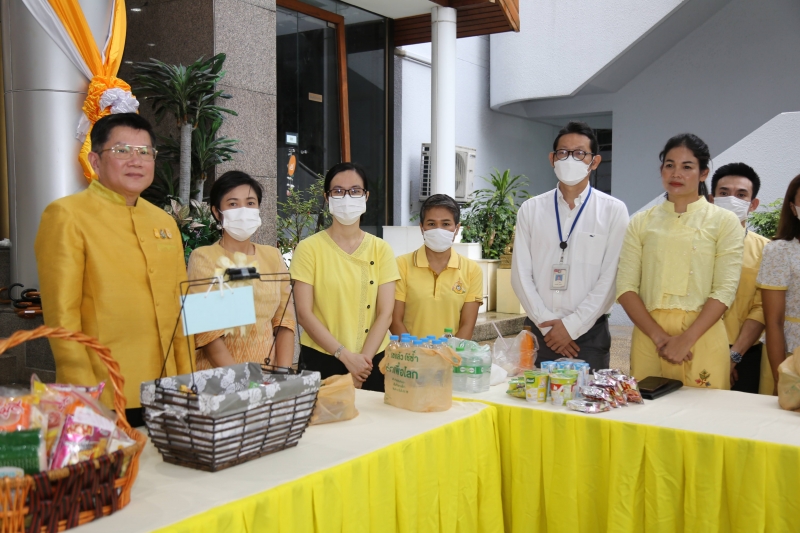 ทำบุญตักบาตร