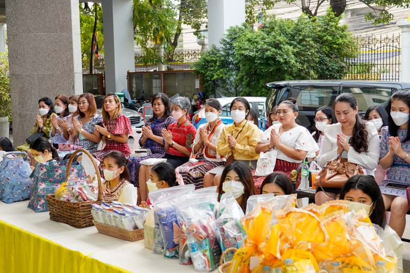 พิธีเจริญพระพุทธมนต์และทำบุญตักบาตร คณะสงฆ์ จำนวน 9 รูป