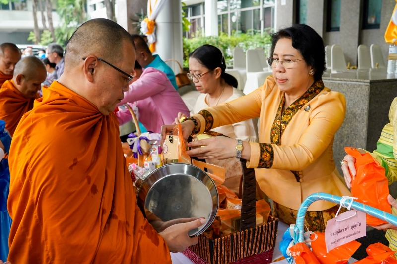 พิธีเจริญพระพุทธมนต์และทำบุญตักบาตร คณะสงฆ์ จำนวน 9 รูป