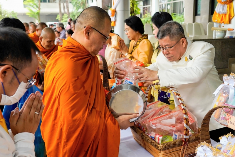 พิธีเจริญพระพุทธมนต์และทำบุญตักบาตร คณะสงฆ์ จำนวน 9 รูป