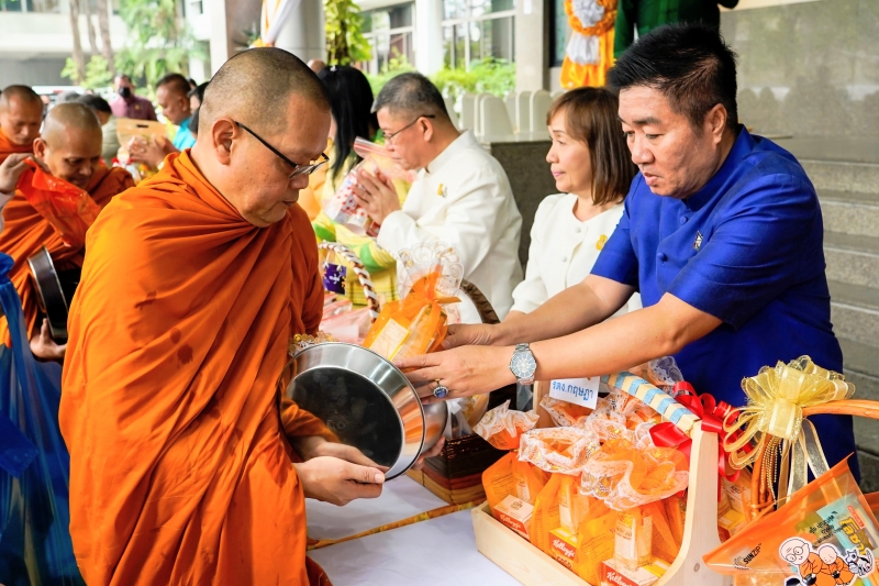 พิธีเจริญพระพุทธมนต์และทำบุญตักบาตร คณะสงฆ์ จำนวน 9 รูป