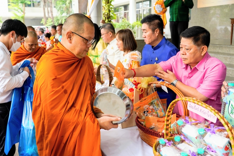 พิธีเจริญพระพุทธมนต์และทำบุญตักบาตร คณะสงฆ์ จำนวน 9 รูป