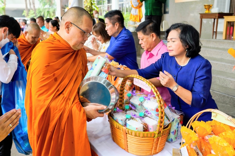 พิธีเจริญพระพุทธมนต์และทำบุญตักบาตร คณะสงฆ์ จำนวน 9 รูป