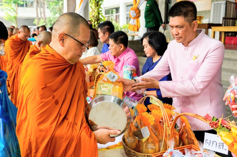 พิธีเจริญพระพุทธมนต์และทำบุญตักบาตร คณะสงฆ์ จำนวน 9 รูป