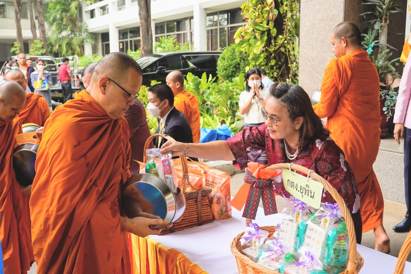 พิธีเจริญพระพุทธมนต์และทำบุญตักบาตร คณะสงฆ์ จำนวน 9 รูป