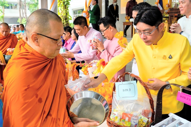 พิธีเจริญพระพุทธมนต์และทำบุญตักบาตร คณะสงฆ์ จำนวน 9 รูป