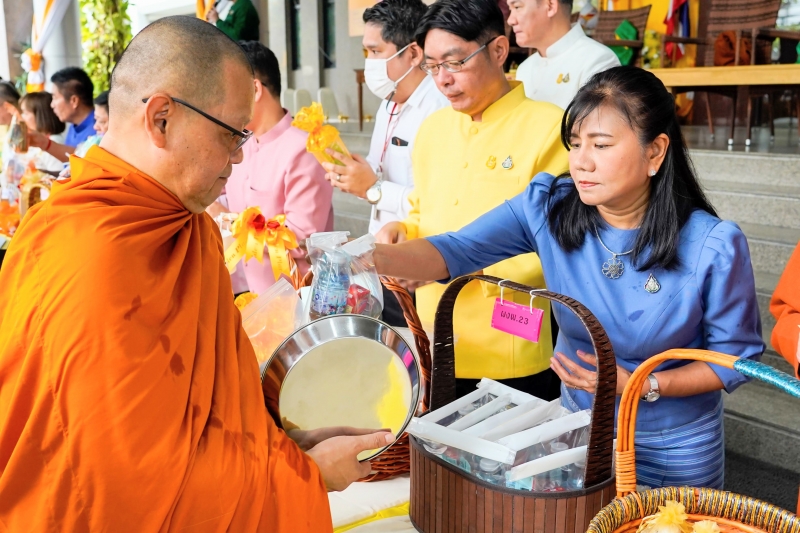 พิธีเจริญพระพุทธมนต์และทำบุญตักบาตร คณะสงฆ์ จำนวน 9 รูป