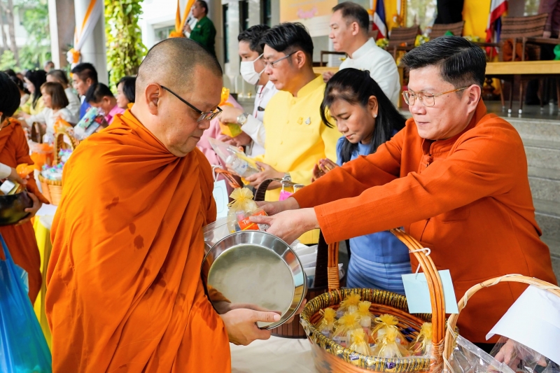 พิธีเจริญพระพุทธมนต์และทำบุญตักบาตร คณะสงฆ์ จำนวน 9 รูป