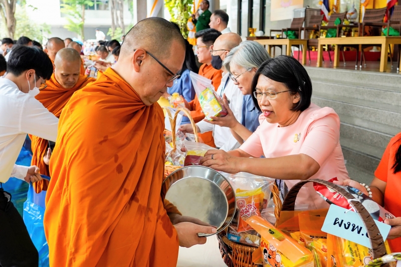 พิธีเจริญพระพุทธมนต์และทำบุญตักบาตร คณะสงฆ์ จำนวน 9 รูป