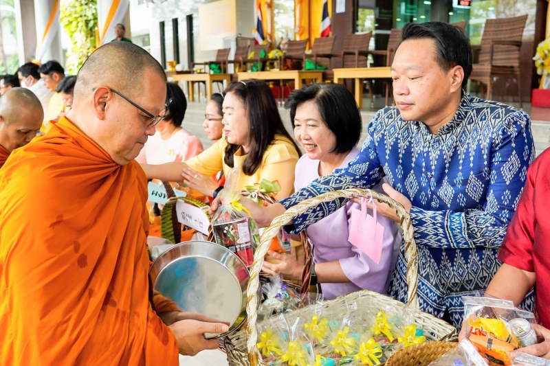 พิธีเจริญพระพุทธมนต์และทำบุญตักบาตร คณะสงฆ์ จำนวน 9 รูป