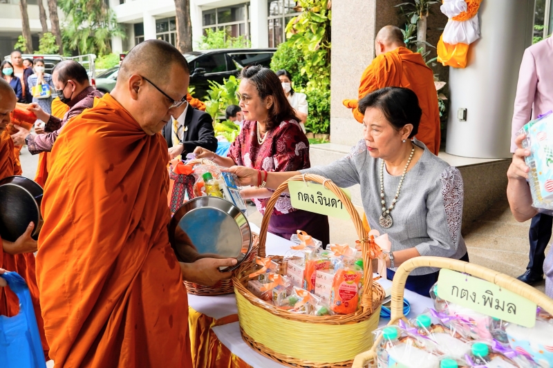 พิธีเจริญพระพุทธมนต์และทำบุญตักบาตร คณะสงฆ์ จำนวน 9 รูป