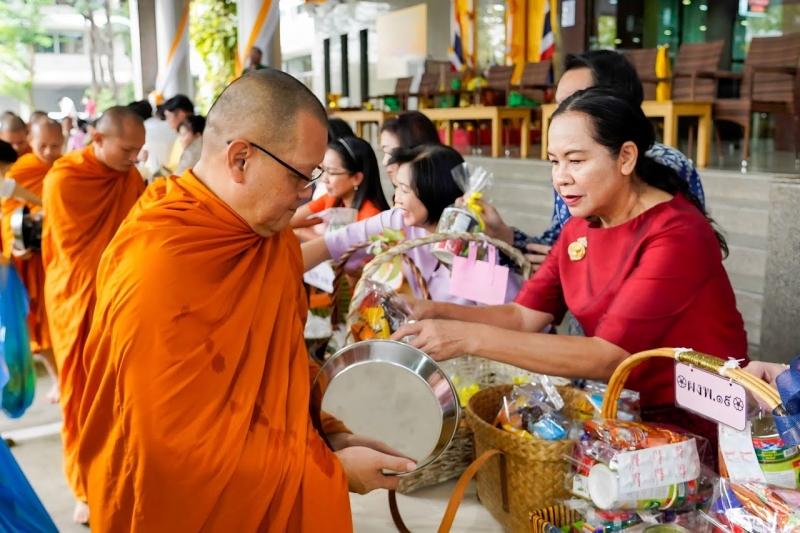 พิธีเจริญพระพุทธมนต์และทำบุญตักบาตร คณะสงฆ์ จำนวน 9 รูป