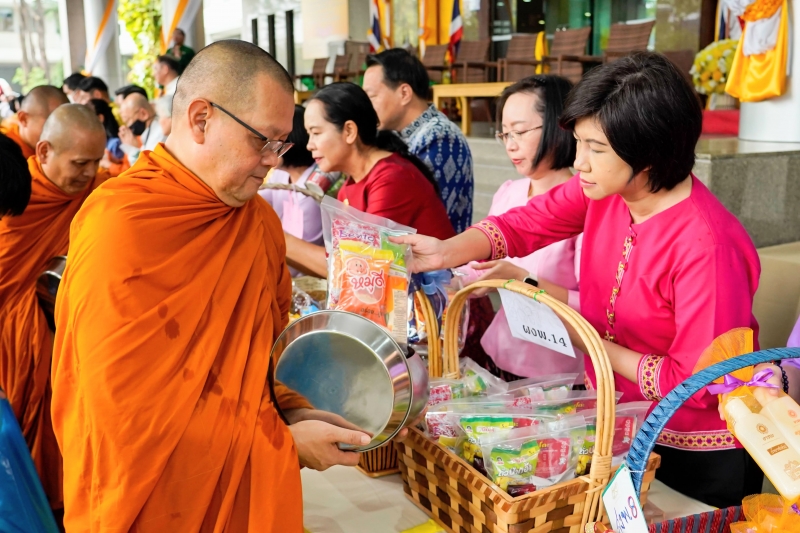 พิธีเจริญพระพุทธมนต์และทำบุญตักบาตร คณะสงฆ์ จำนวน 9 รูป