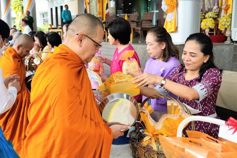 พิธีเจริญพระพุทธมนต์และทำบุญตักบาตร คณะสงฆ์ จำนวน 9 รูป