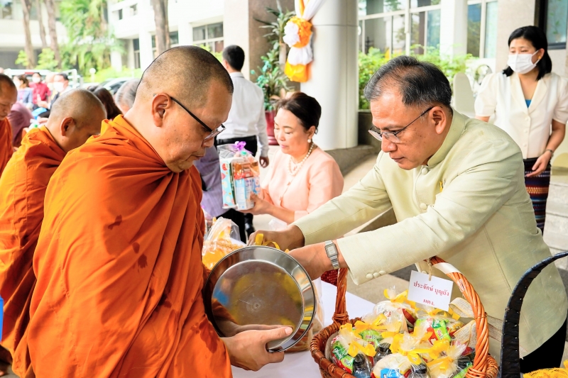 พิธีเจริญพระพุทธมนต์และทำบุญตักบาตร คณะสงฆ์ จำนวน 9 รูป