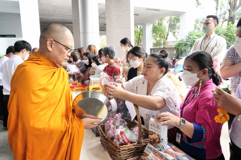 พิธีเจริญพระพุทธมนต์และทำบุญตักบาตร คณะสงฆ์ จำนวน 9 รูป
