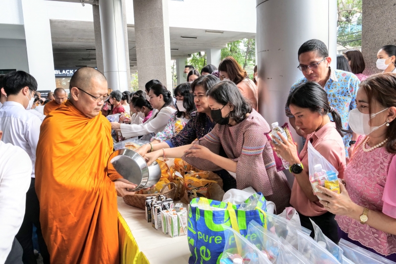 พิธีเจริญพระพุทธมนต์และทำบุญตักบาตร คณะสงฆ์ จำนวน 9 รูป