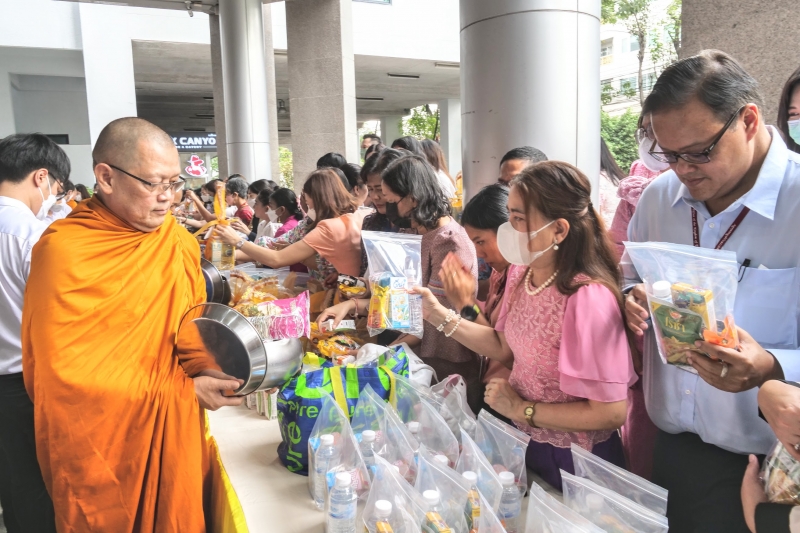 พิธีเจริญพระพุทธมนต์และทำบุญตักบาตร คณะสงฆ์ จำนวน 9 รูป