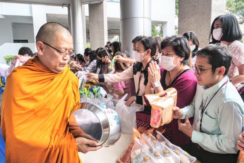 พิธีเจริญพระพุทธมนต์และทำบุญตักบาตร คณะสงฆ์ จำนวน 9 รูป