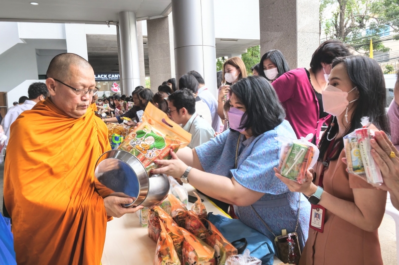 พิธีเจริญพระพุทธมนต์และทำบุญตักบาตร คณะสงฆ์ จำนวน 9 รูป
