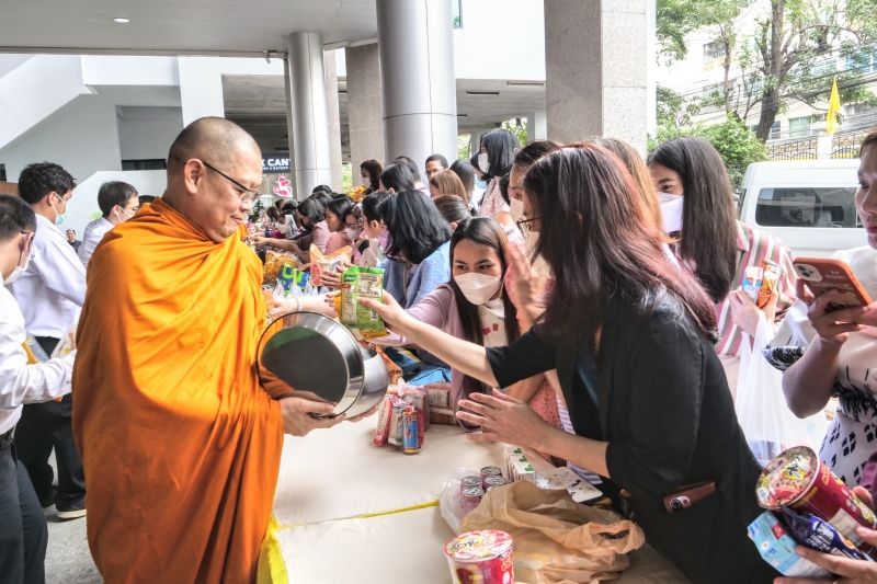 พิธีเจริญพระพุทธมนต์และทำบุญตักบาตร คณะสงฆ์ จำนวน 9 รูป