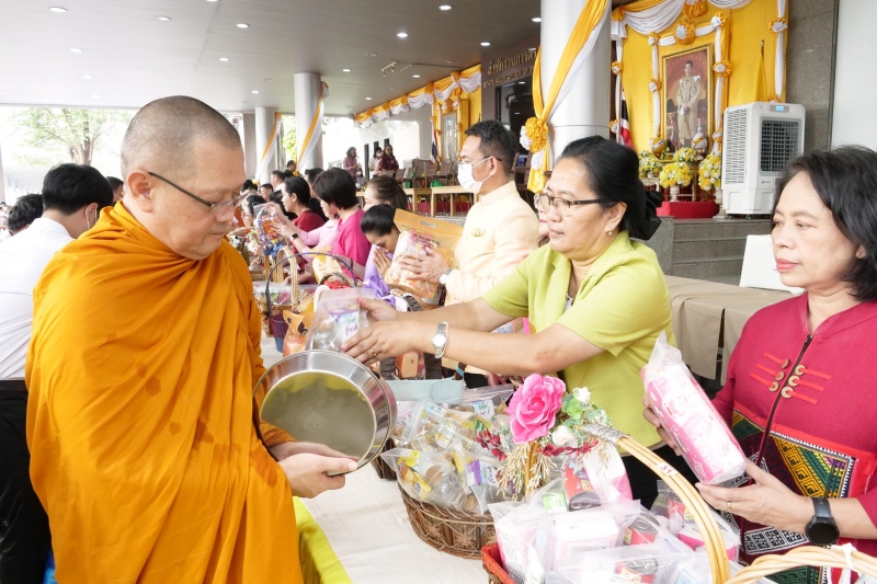 พิธีเจริญพระพุทธมนต์และทำบุญตักบาตร คณะสงฆ์ จำนวน 9 รูป