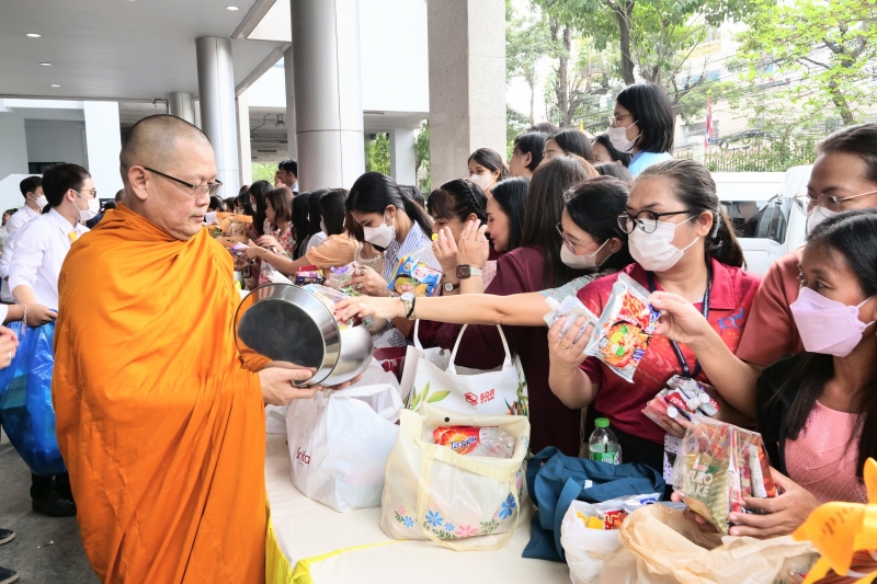 พิธีเจริญพระพุทธมนต์และทำบุญตักบาตร คณะสงฆ์ จำนวน 9 รูป