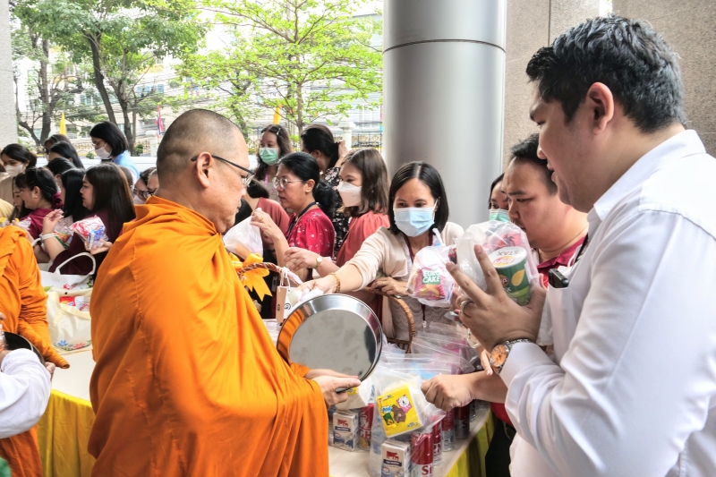 พิธีเจริญพระพุทธมนต์และทำบุญตักบาตร คณะสงฆ์ จำนวน 9 รูป