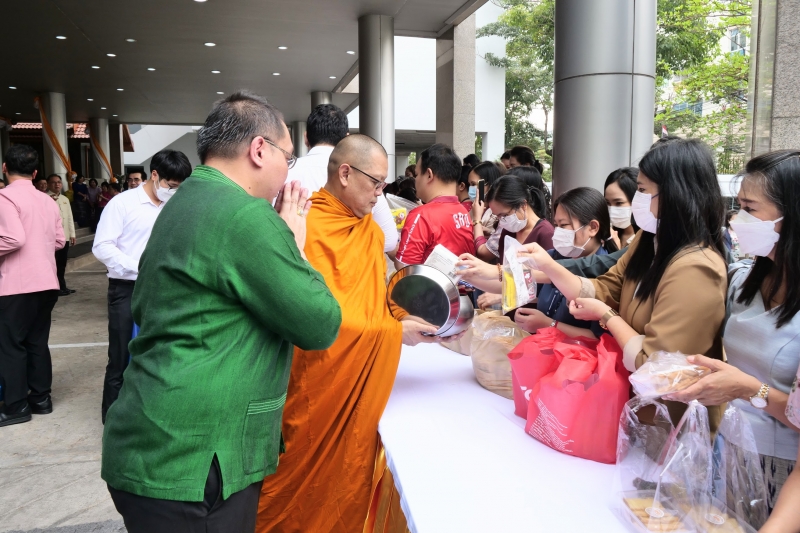 พิธีเจริญพระพุทธมนต์และทำบุญตักบาตร คณะสงฆ์ จำนวน 9 รูป