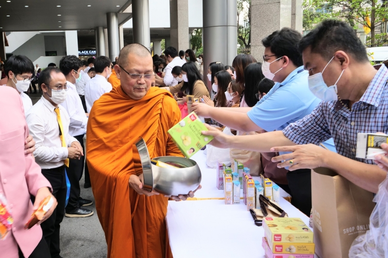 พิธีเจริญพระพุทธมนต์และทำบุญตักบาตร คณะสงฆ์ จำนวน 9 รูป