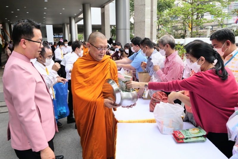 พิธีเจริญพระพุทธมนต์และทำบุญตักบาตร คณะสงฆ์ จำนวน 9 รูป