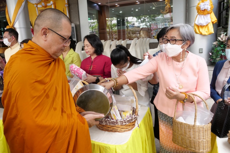 พิธีเจริญพระพุทธมนต์และทำบุญตักบาตร คณะสงฆ์ จำนวน 9 รูป
