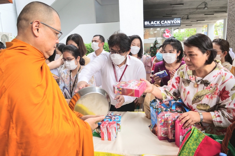 พิธีเจริญพระพุทธมนต์และทำบุญตักบาตร คณะสงฆ์ จำนวน 9 รูป