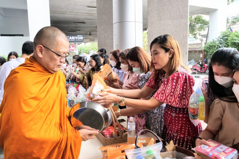 พิธีเจริญพระพุทธมนต์และทำบุญตักบาตร คณะสงฆ์ จำนวน 9 รูป
