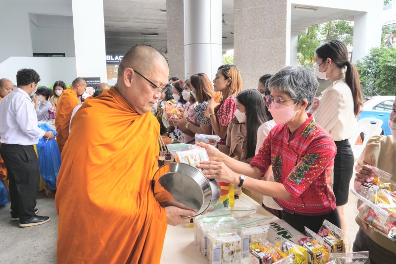 พิธีเจริญพระพุทธมนต์และทำบุญตักบาตร คณะสงฆ์ จำนวน 9 รูป