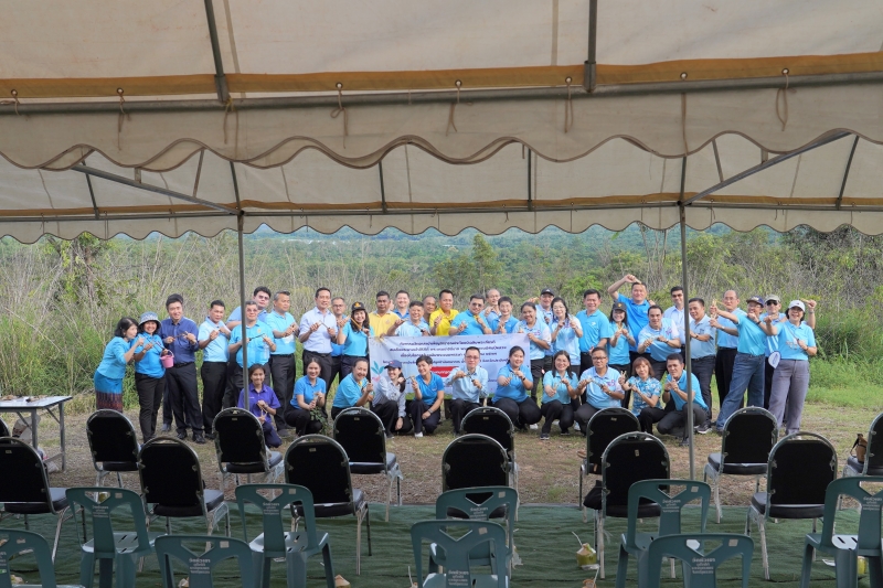 พิธีทำบุญตักบาตรข้าวสารอาหารแห้ง คณะสงฆ์จำนวน 9 รูป จากวัดเทพธิดารามวรวิหาร พระอารามหลวง เพื่อน้อมถวายเป็นพระราชกุศลและถวายพระพร