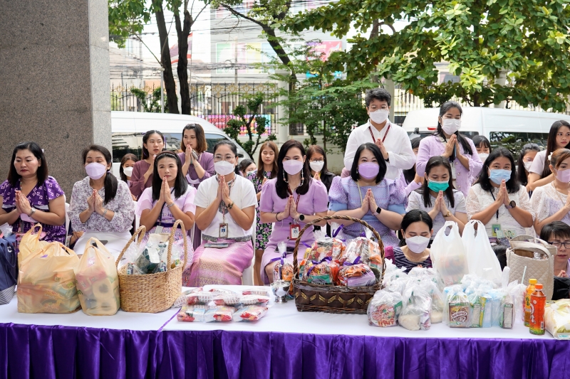 พิธีสวดพระพุทธมนต์และทำบุญตักบาตร 