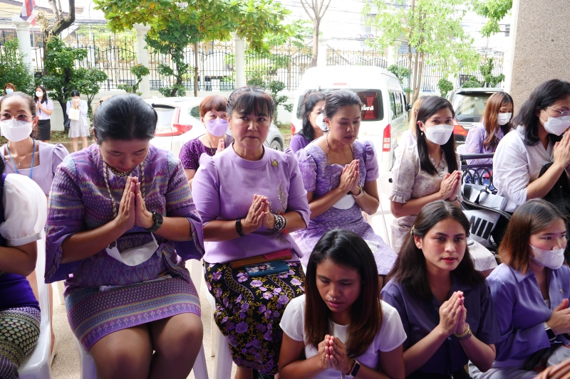 พิธีสวดพระพุทธมนต์และทำบุญตักบาตร 